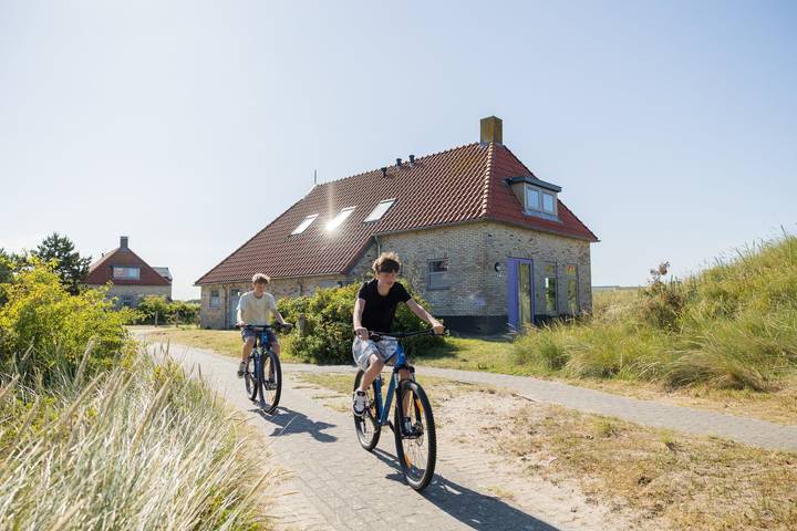 Vakantiehuis voor 10 personen, met Zwembad en Sauna op Ameland