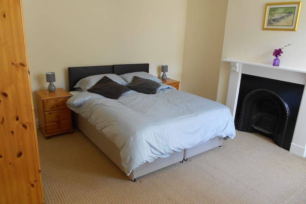 Beautiful sea and countryside views just a few minutes walk from the harbour in Ilfracombe, Devon