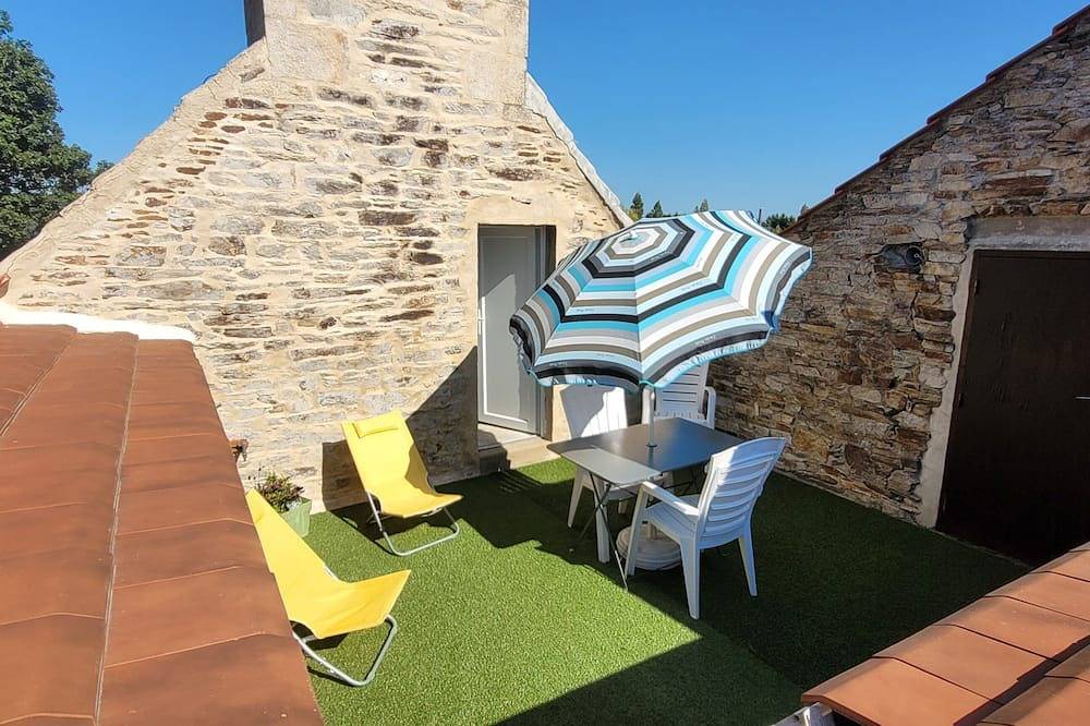 Appartement entier, Gîte T2 lumineux avec terrasse in Lannion, Région de Lannion