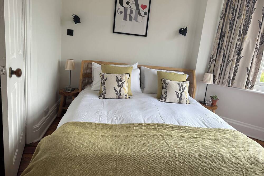 Coastal Family Escape with Castle Views in Deganwy, Conwy region