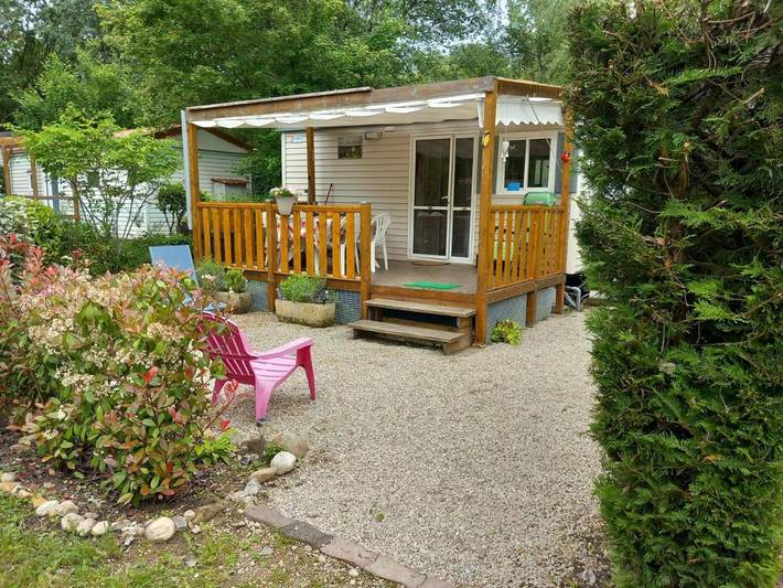 Camping pour 4 personnes, avec piscine et jardin dans le Vercors