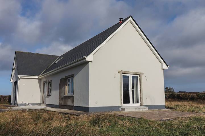 Cottage for 4 people, with pool and garden in County Clare