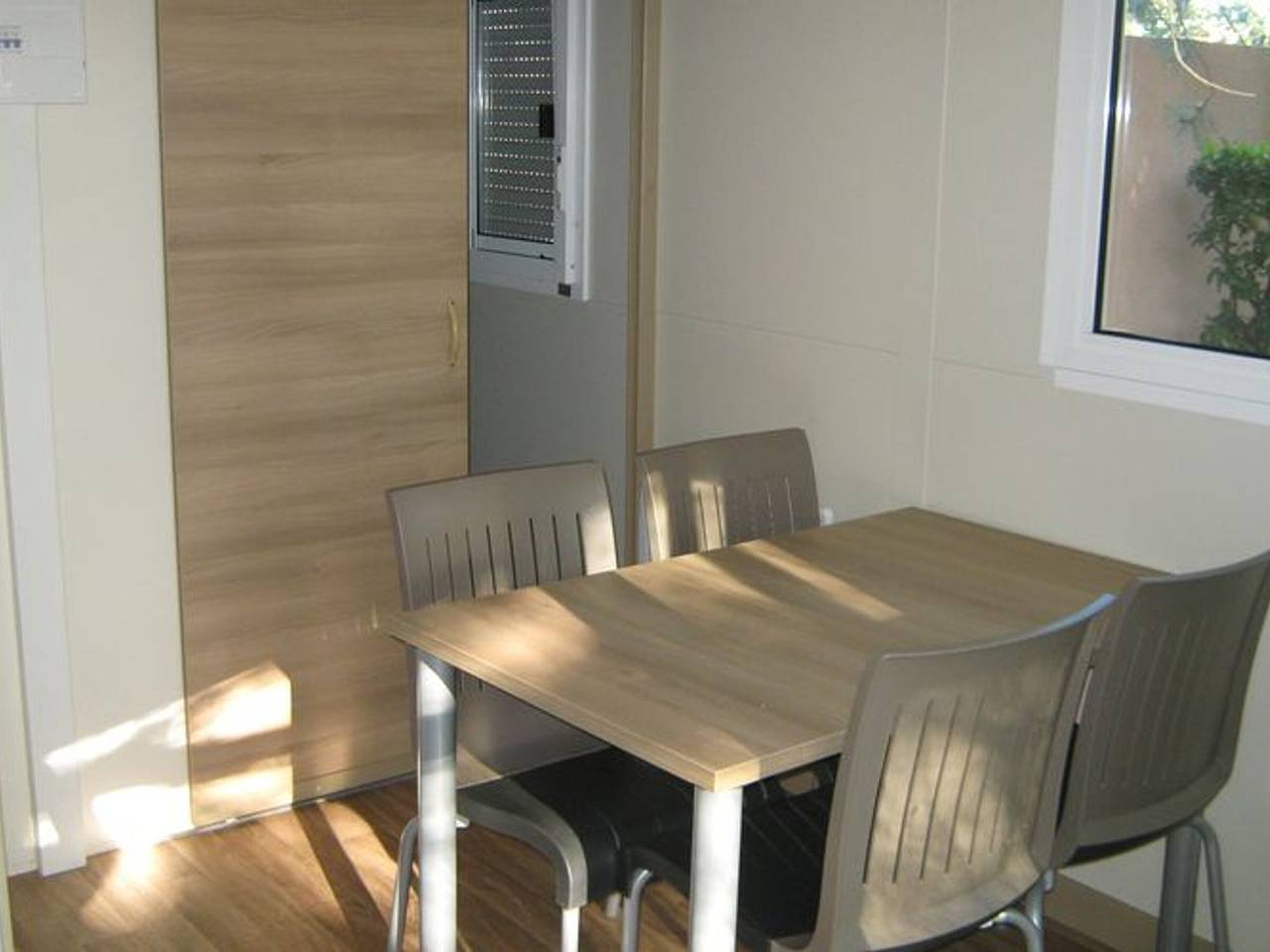 3-Zimmer-Chalet mit Terrasse, 4 Pers, Komfort und Ruhe in Noves, Arles und Umgebung