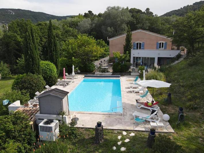 Hôtel pour 2 personnes, avec Terrasse ainsi que Jardin et Piscine