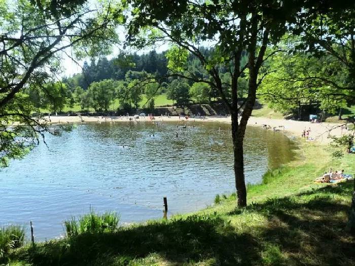 Camping pour 4 personnes, avec terrasse en Auvergne - 3