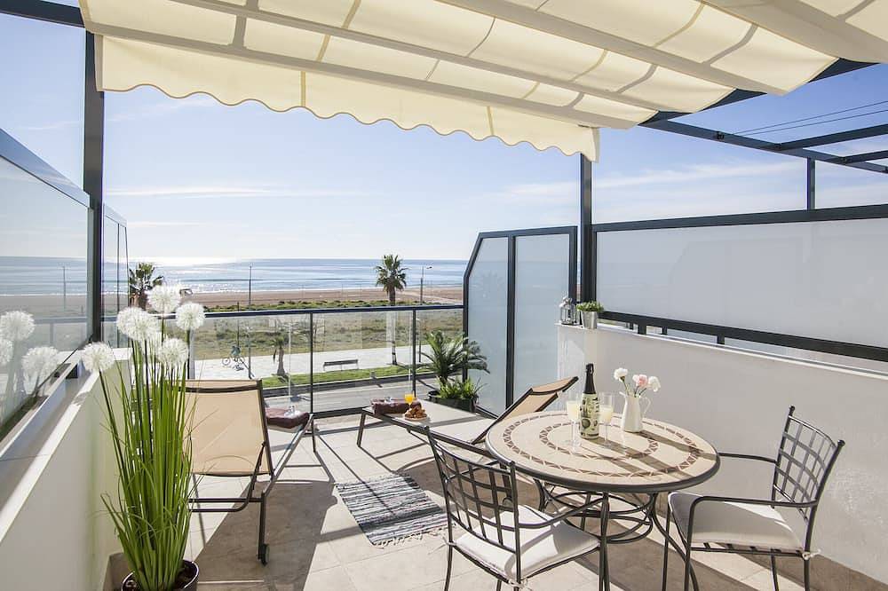 Entire apartment, Beachfront Penthouse Zc2B6 in Castelldefels, Baix Llobregat