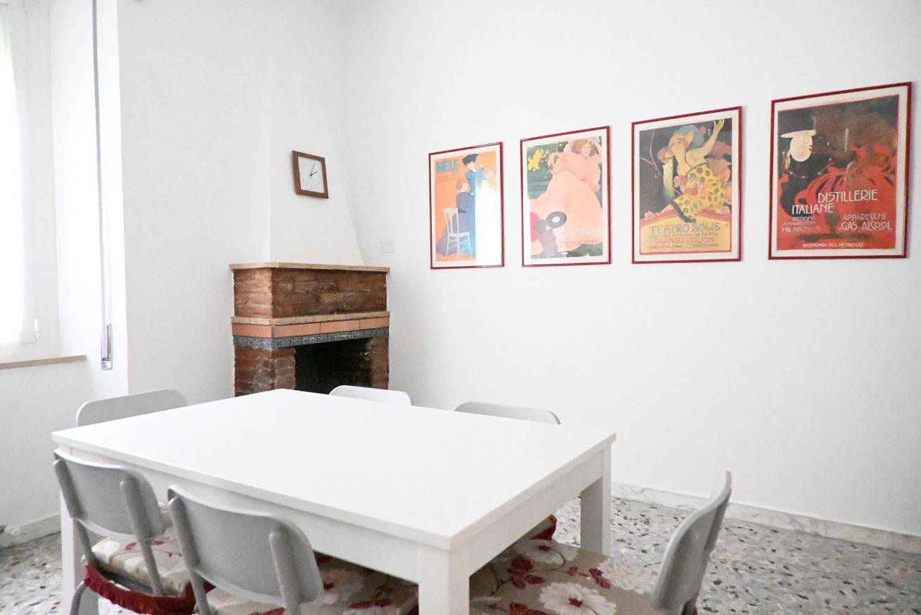 Appartement entier, S352 – Sirolo, Spacious and Comfortable Apartment with Wi-Fi in Sirolo, Riviera del Conero