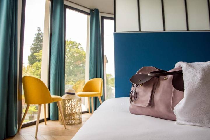 Chambre d’hôte pour 2 personnes, avec piscine ainsi que vue et terrasse