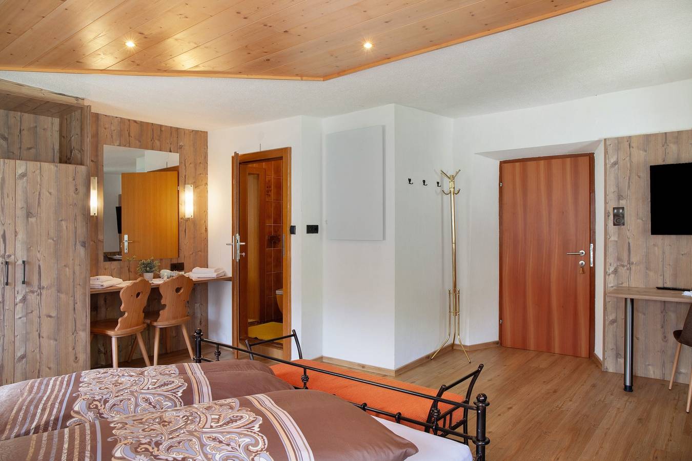 Ganze Wohnung, Ferienwohnung Waldzauber" mit Bergblick, Gemeinschaftsterrasse und Wlan in Piburg, Oetz