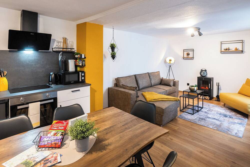 Ganze Wohnung, Altbauoase Fulda - ruhig, zentral, Terrasse, Bahnhof 400m - in Fulda, Rhön-Hessen