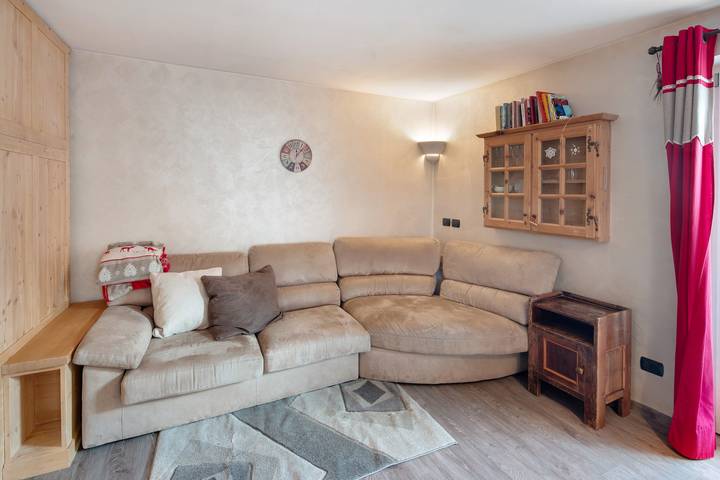 Apartamento entero, Apartamento 'Giulia' con vistas a la montaña, jardín compartido y balcón in Canazei, Dolomiti Superski