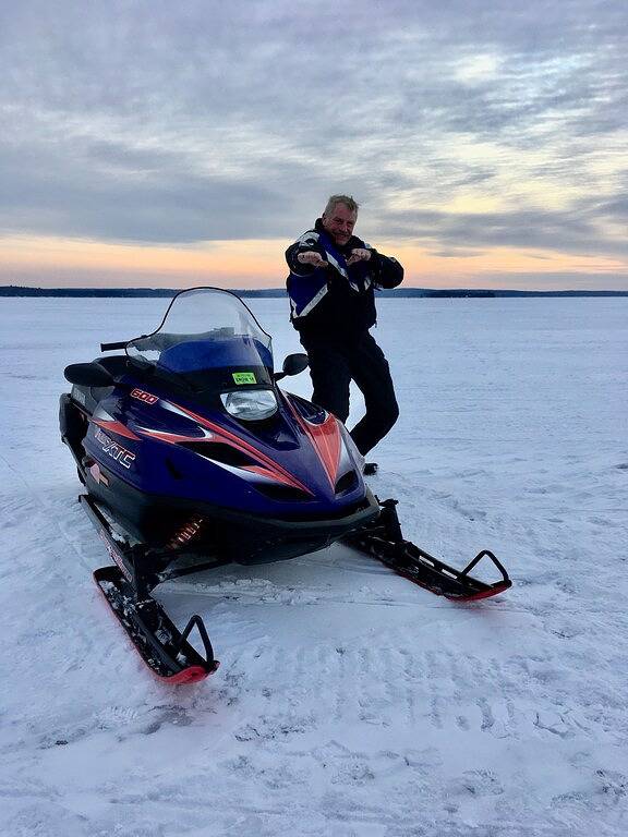 Gehen Sie zum Lake Cottage mit dem schönen Zugang zur Gold Coast von Higgins Lk in Higgins Lake