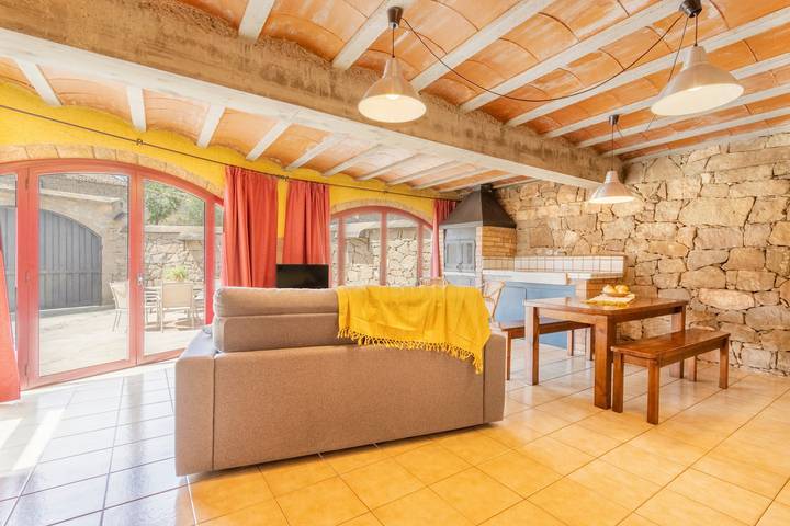 Cal Maso con bañera de hidromasaje, alojamiento adaptado en un entorno rural y tranquilo in Plans d'El Sió, Provincia de Lleida