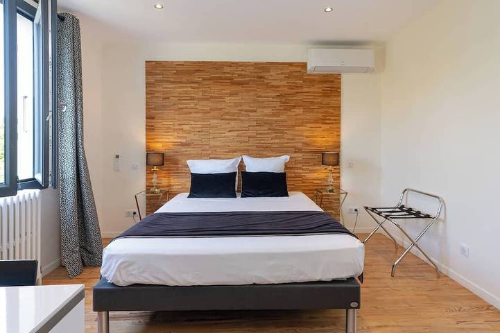 Appartement entier, Appartement avec Jacuzzi, Piscine & Sauna à Chambéry, idéal pour les familles in Barberaz, Région de Chambéry