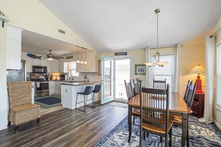 Vacation rental for 6 people, with balcony and yard in Holden Beach