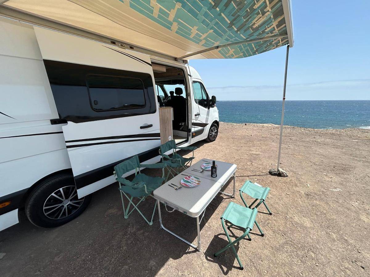 Caravan in Campo Internacional, San Bartolomé de Tirajana