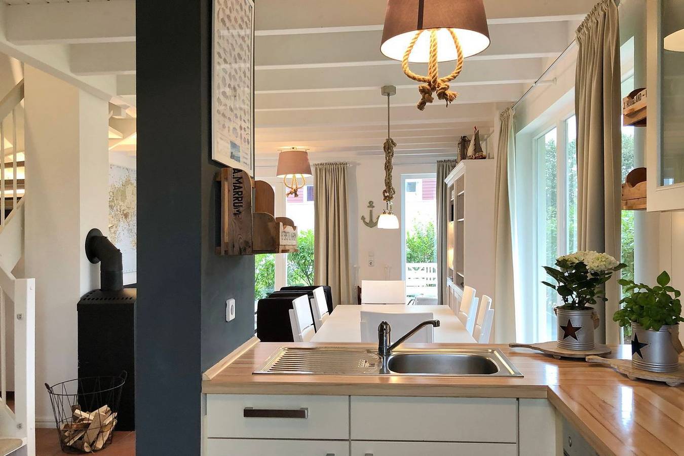 Top Ferienhaus am Deich, Terrasse, Balkon mit Meerblick, Sauna, Hot-Tub & Kamin! in Schillig Strand, Wangerland