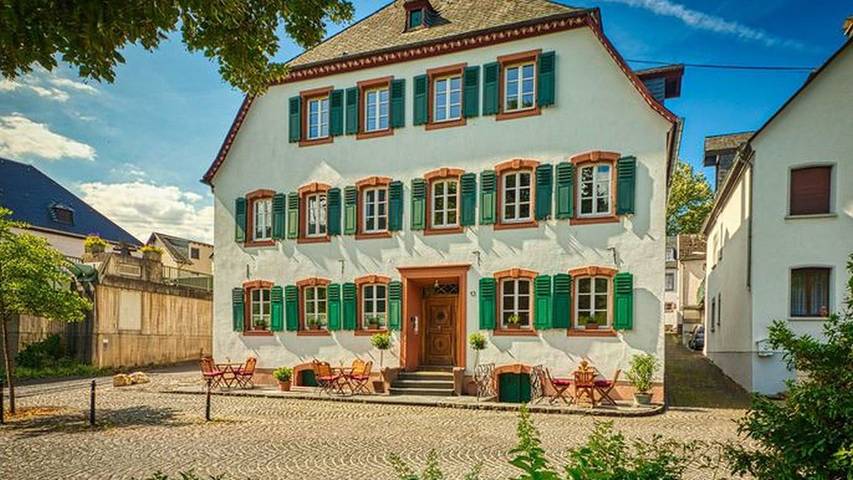 Ferienwohnung für 2 Personen, mit Seeblick und Garten, kinderfreundlich in Bernkastel-Kues