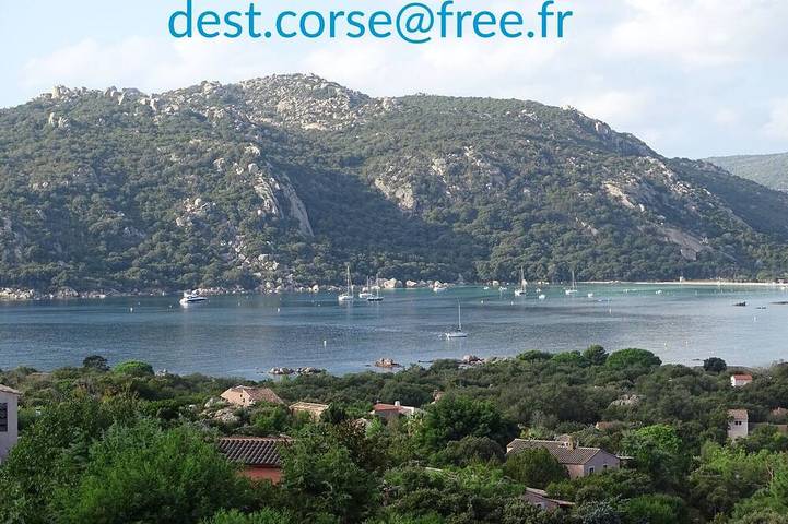 Villa pour 4 personnes, avec terrasse ainsi que piscine et jardin dans Santa Giulia