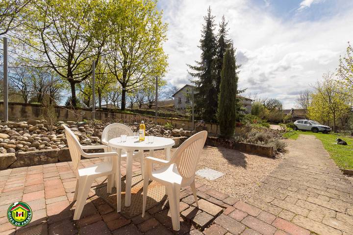 Gîte pour 2 personnes, avec jardin et piscine, animaux acceptés dans l' Isère - 3