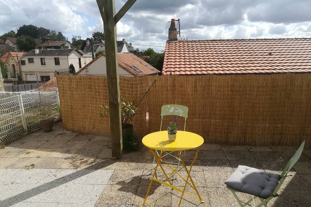 Appartement entier, Maisonette with 2 terraces 10 minutes from the station in Buxerolles, Vienne (France)