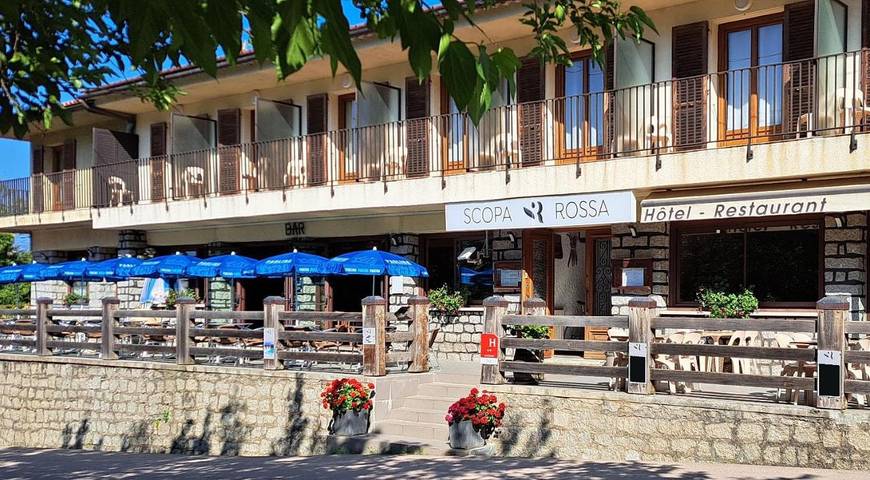 Hôtel pour 2 personnes, avec terrasse ainsi que piscine et jardin