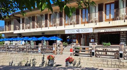 Hôtel pour 2 personnes, avec terrasse ainsi que jardin et piscine à Évisa