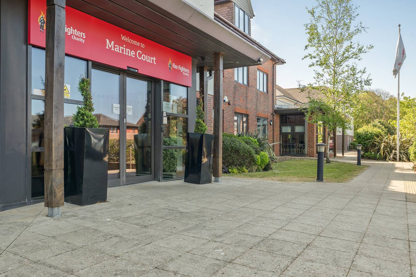 Marine Court First-floor Double Bedroom with Bathroom in Littlehampton, West Sussex
