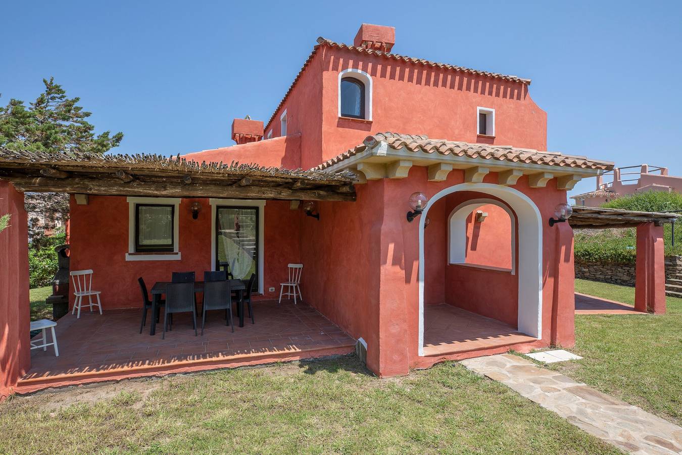 Villa mediterranea "Maddalena" con ampio giardino in Punta De Su Turrione, Stintino