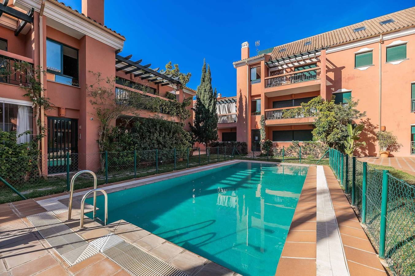 Ganze Wohnung, Ferienwohnung 'Cabopino, Cerca De Todo' mit Gemeinschaftspool, Wlan und Klimaanlage in Marbella Ost, Marbella