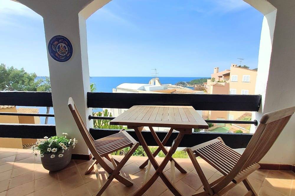 Entire apartment, Apartment with sea view for 2 people in Cala Fornells in Cala Fornells, Calvià