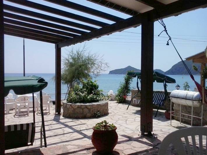 Διαμερίσματα διακοπών για 2 άτομα, με Μπαλκόνι και Ταράτσα καθώς και Κήπο και Θέα στον Άγιο Γεώργιο