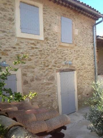 Gîte pour 4 personnes, avec piscine et terrasse à Oppède