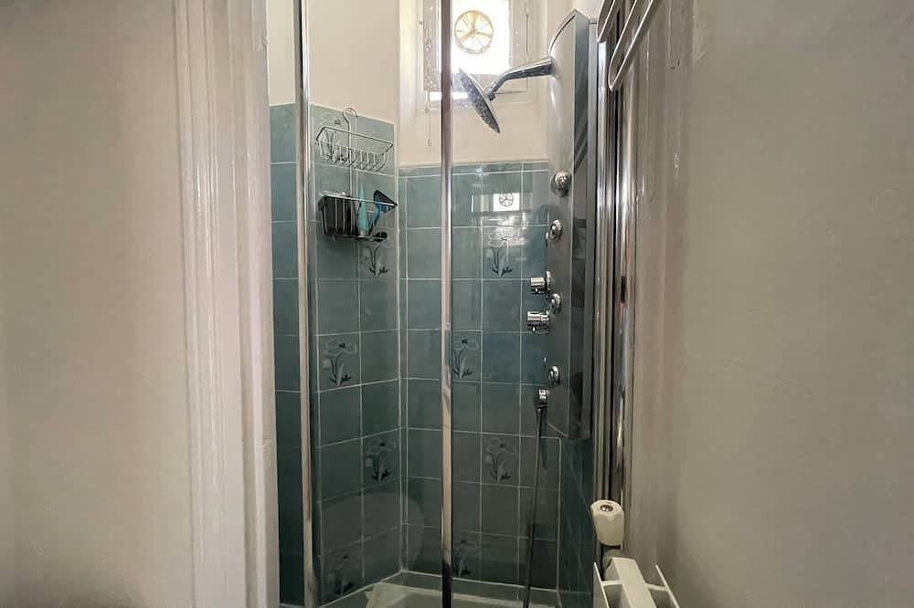Ganze Wohnung, Nice Apartment sleeps 4, private parking, 500m from Paris 13eme Ivry-sur-Seine in Ivry-sur-Seine, Val-de-Marne