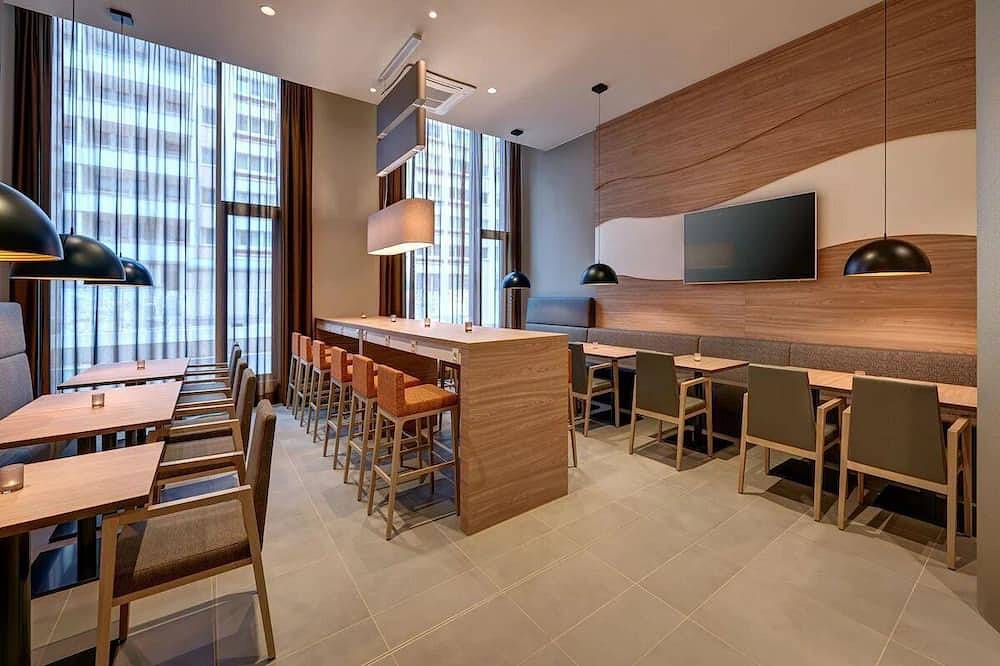 Modern Comfort Minutes from Museum Island & Famous Alexanderplatz! in Mitte Berlin, Berlin