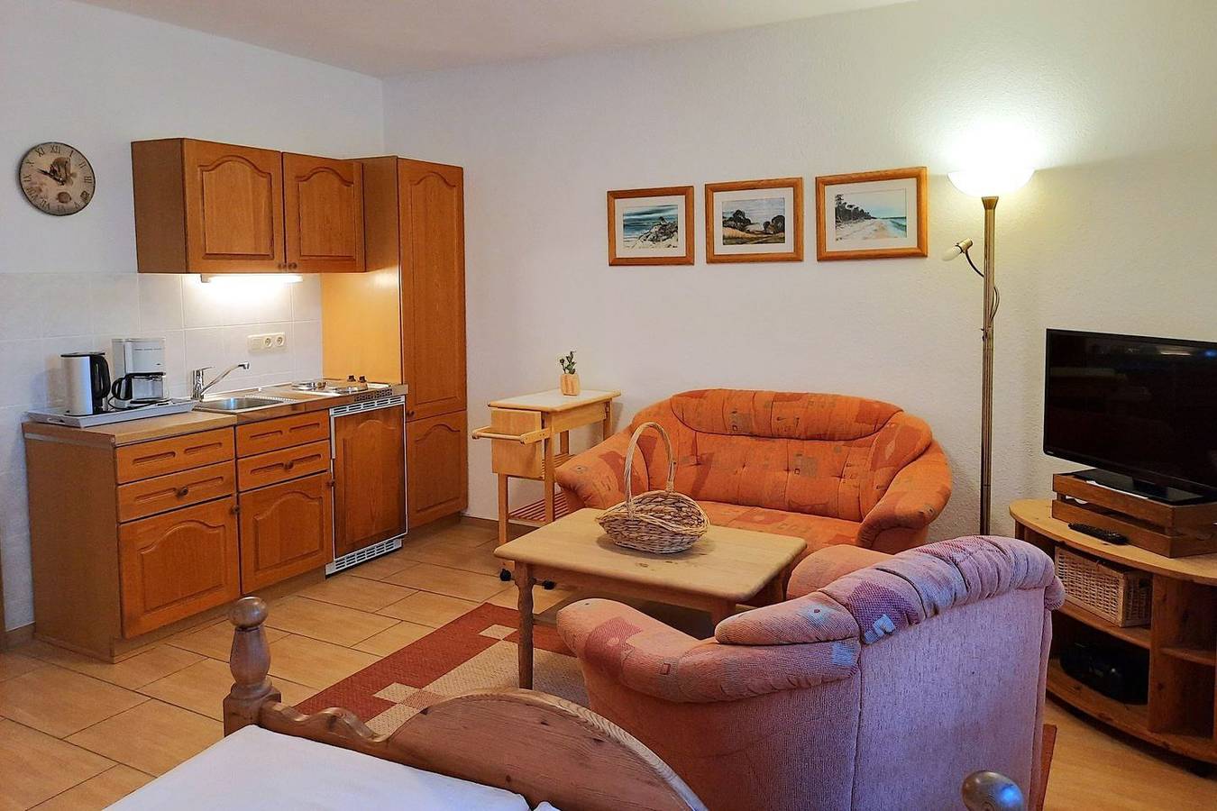 Ganze Wohnung, Auf dem Fischland, einem schmalen Landstrich zwischen Meer und Bodden, finden Sie unser Appartementhaus im Ortsteil Niehagen des Ostseebades Ahrenshoop. in Niehagen, Ahrenshoop