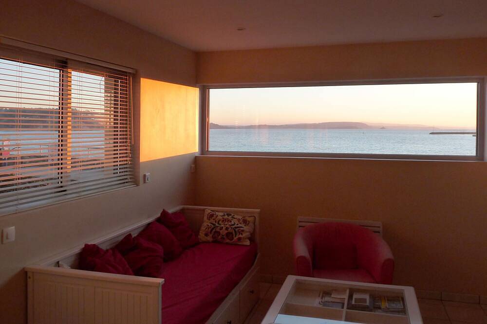 Appartement entier, Appartement  vue  mer face à la plage de  Morgat  2/4  personnes, avec garage in Morgat, Crozon