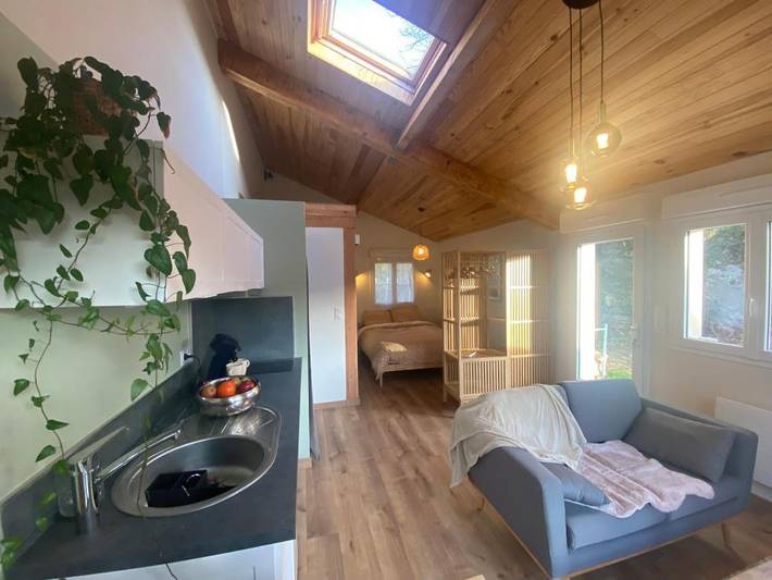 Location de vacances pour 2 personnes, avec terrasse ainsi que vue et jardin à Ouzous - 4