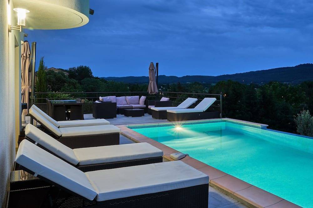 Villa nueva con piscina infinita 3 suites, grandes comodidades, vista panorámica in Montfort-sur-Argens, Región Brignoles