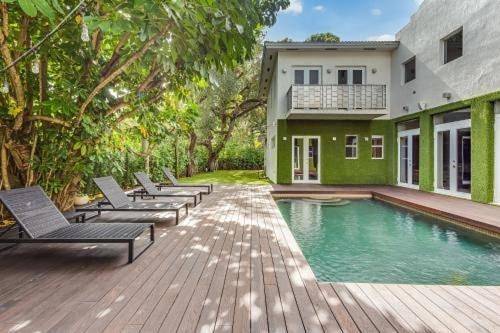 Villa voor 10 personen, with terras and zwembad as well as whirlpool in Miami