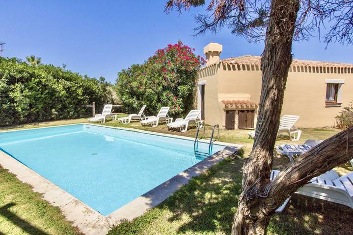 Villa voor 6 personen, met zwembad en balkon/terras, met huisdier in Stintino