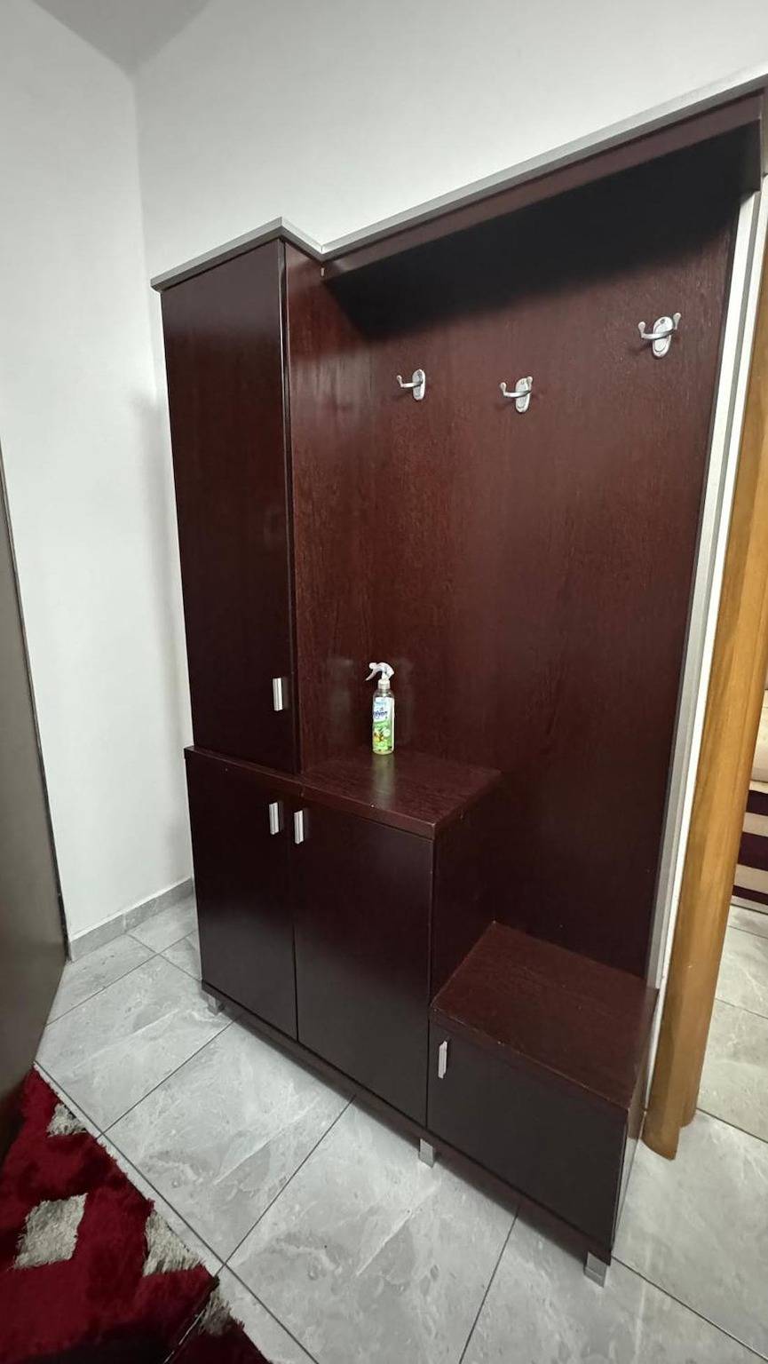 Ganze Wohnung, Gemütliche Eckwohnung mit Balkon und Garten in Tiranë, Albanien