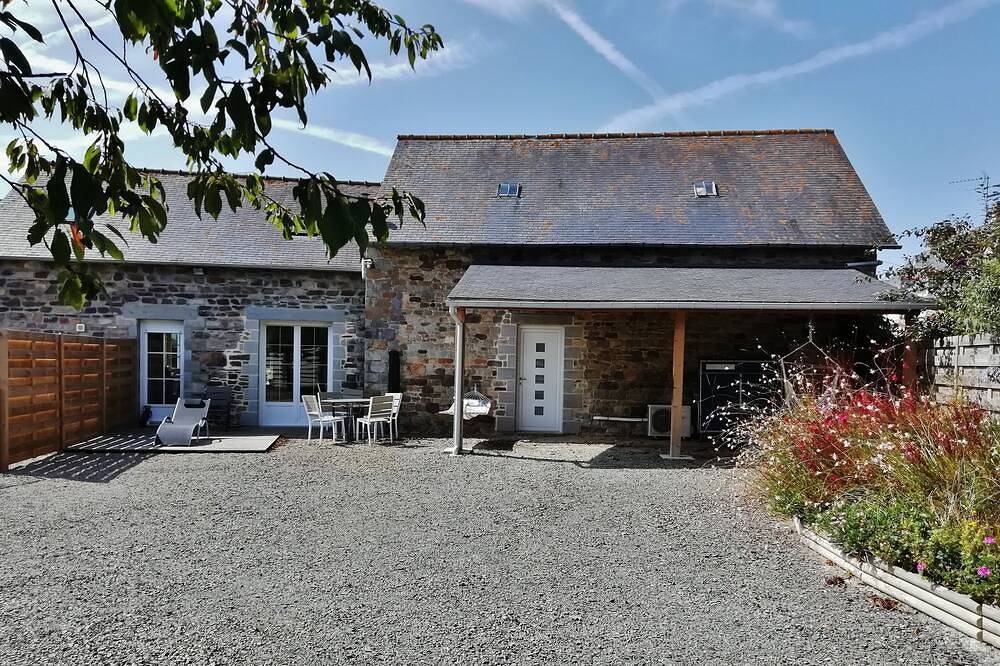 Country cottage of saint malo in Cherrueix, Mont-Saint-Michel Bay