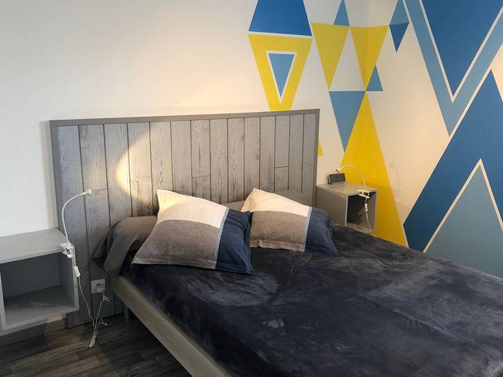 Gîte pour 4 personnes, avec terrasse ainsi que jardin et piscine