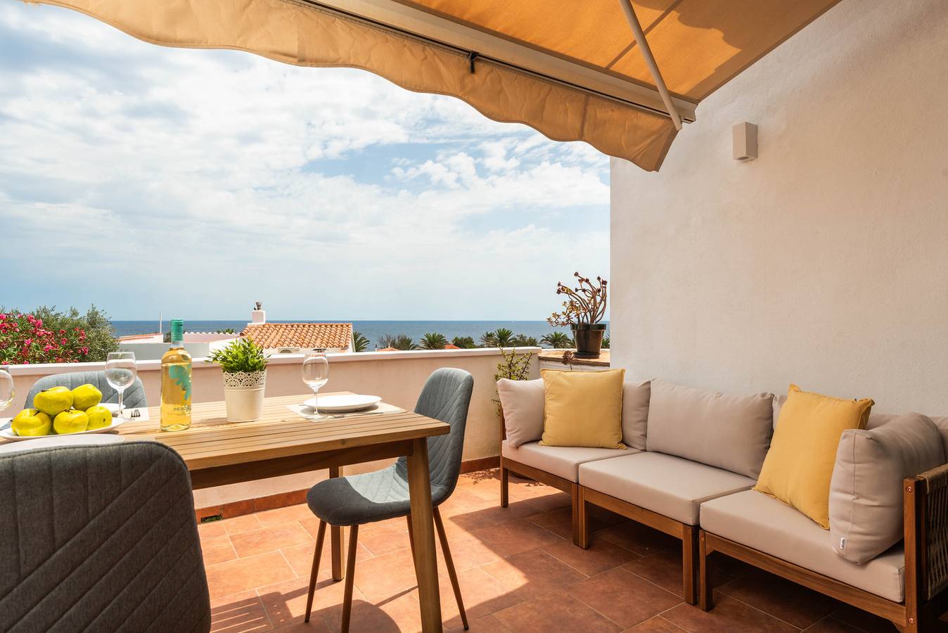 Entire apartment, Holiday apartment for 3 people with balcony in S'Algar, Sant Lluís