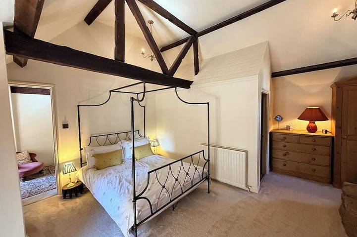 Braunston Manor Cottage : lits à baldaquin et salles de bains privatives in Braunston, Northamptonshire