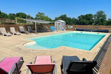 Gîte pour 9 personnes, avec jardin et piscine à Saint-Révérend