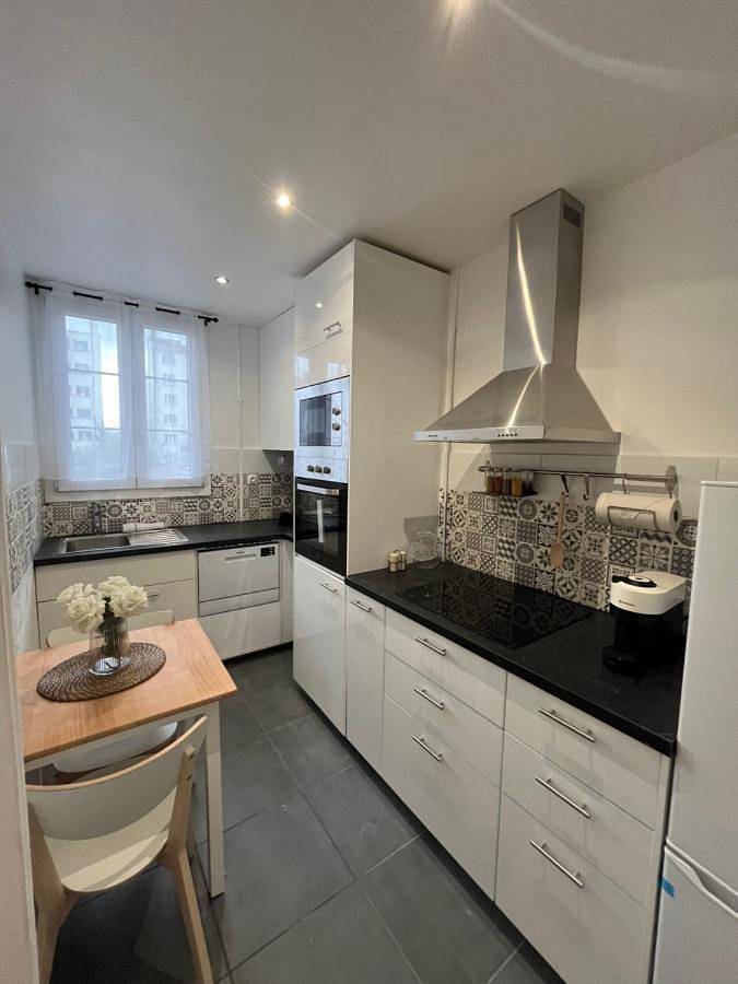 Appartement entier, One-Bedroom Apartment in Fontenay-sous-Bois, Val-de-Marne
