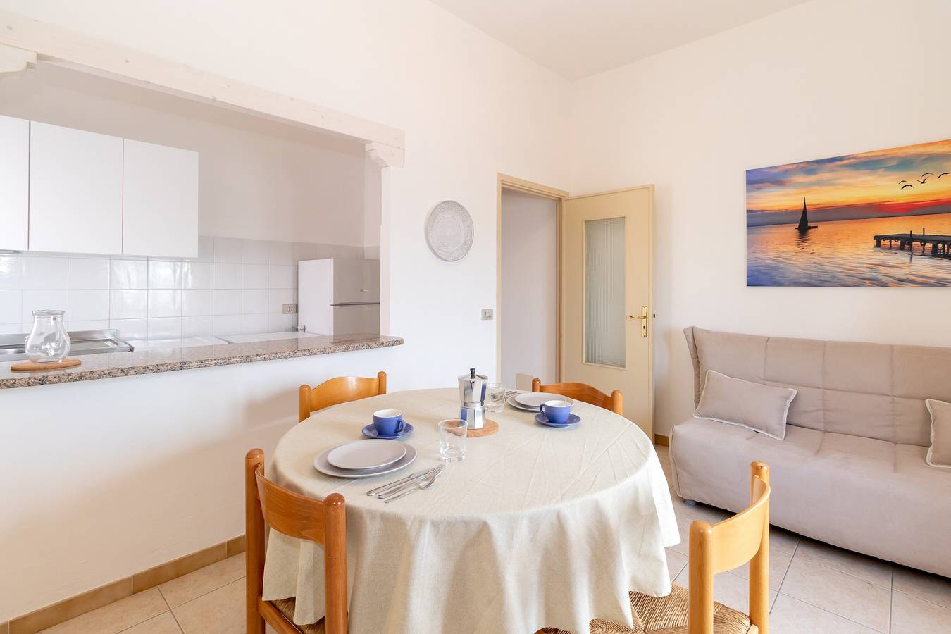 Ganze Wohnung, Apartment "Casa Spiaggia Molo 2" auf der Isola Rossa mit Meerblick und Balkon in Trinità d'Agultu e Vignola und Umgebung, Olbia-Tempio