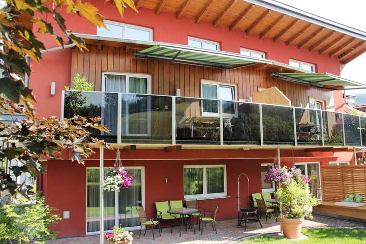 Ferienwohnung für 5 Personen, mit Ausblick und Garten sowie Sauna, kinderfreundlich in Forstau